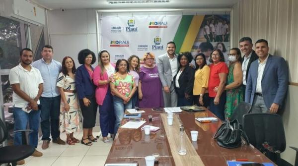 Secretário da Educação recebe representantes do Conselho de Defesa dos Direitos da Mulher