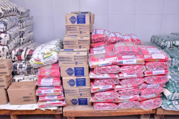 Educa&ccedil;&atilde;o de Floriano distribui produtos da alimenta&ccedil;&atilde;o escolar(Imagem:Secom)