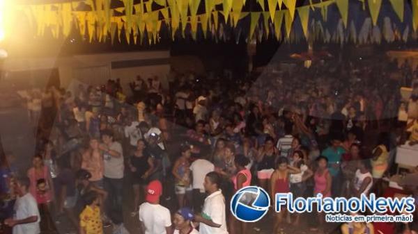 Anima&ccedil;&atilde;o tomou conta do &uacute;ltimo dia de carnaval em Bar&atilde;o de Graja&uacute;.(Imagem:FlorianoNews)