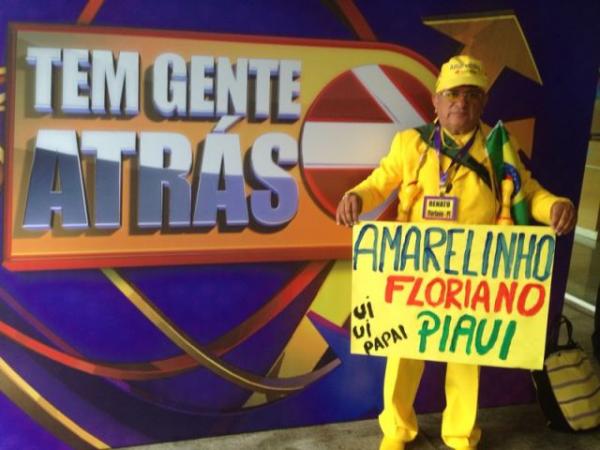 Rep&oacute;rter Amarelinho chega ao est&uacute;dio da Rede Globo.(Imagem:FlorianoNews)