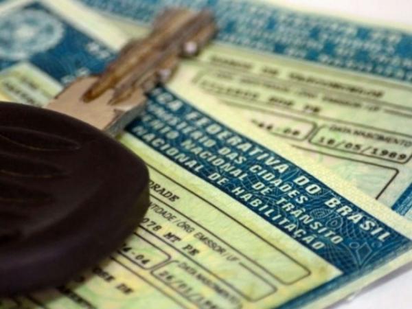 Após cerca de 15 dias de suspensão, Detran do Piauí volta a fazer entrega de CNHs