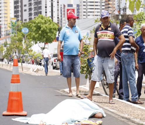 Idosa é atropelada e morre tentando atravessar av. João XXIII