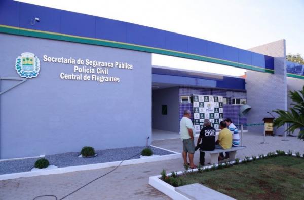 Três fetos humanos são encontrados enterrados no quintal de casa e mãe é presa no Litoral do Piauí
