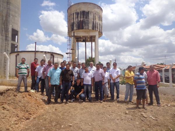 Prefeitura de Bar&atilde;o de Graja&uacute; d&aacute; in&iacute;cio &agrave;s obras de amplia&ccedil;&atilde;o da rede de distribui&ccedil;&atilde;o de &aacute;gua.(Imagem:FlorianoNews)