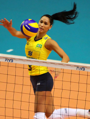 Brasil supera erros bobos e estreia no Grand Prix com vitória sobre Taiwan