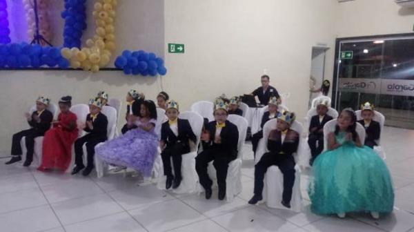 Escola Mega de Floriano realiza formatura da educação infantil