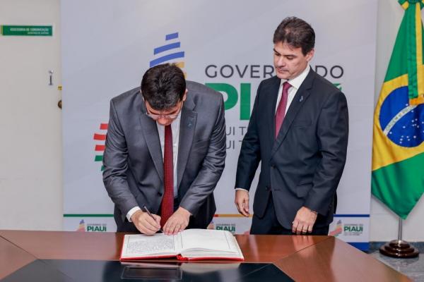 Governador transfere cargo ao presidente da Alepi para acompanhar Lula em viagem à China
