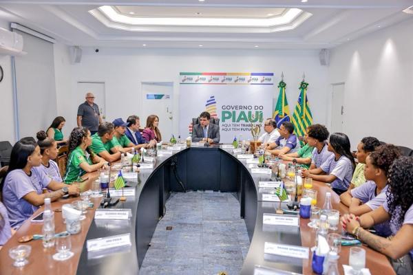 Rafael Fonteles recebe Sele&ccedil;&atilde;o Feminina de Futebol do Piau&iacute; e refor&ccedil;a import&acirc;ncia do incentivo ao esporte(Imagem: Gabriel Paulino)
