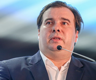 Maia quer usar verba de fundo da Petrobras contra queimadas