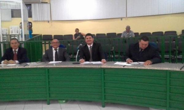 C&acirc;mara Municipal de Floriano realiza sess&atilde;o ordin&aacute;ria da segunda quinzena de mar&ccedil;o.(Imagem:FlorianoNews)