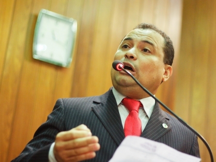 Sessão movimentada com dezenas de requerimentos aprovados