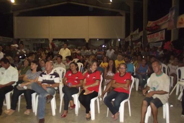 Conven&ccedil;&atilde;o homologa candidatura de Almir Reis e Karitha Freire &agrave; prefeitura de Floriano.(Imagem:FlorianoNews)