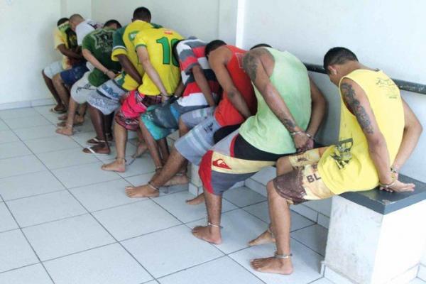 Oitenta presos tentam fugir da Irmão Guido