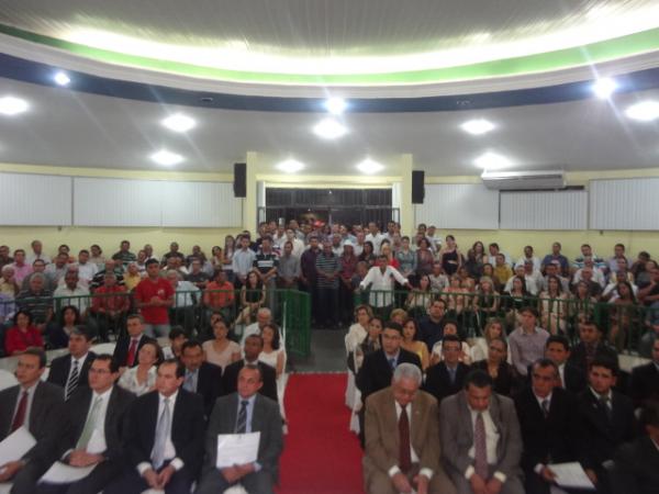 Prefeito, vice e vereadores eleitos s&atilde;o diplomados em Floriano.(Imagem:FlorianoNews)