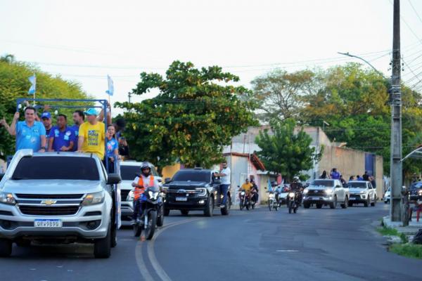 Joel, com Jeová e Ciro, comanda carreata histórica(Imagem:Ascom )