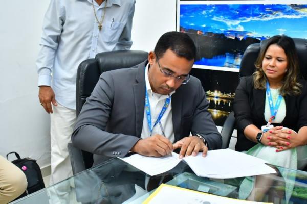 Minha Casa, Minha Vida: Prefeito Antônio Reis assina contratos para a construção de 372 casas(Imagem:Divulgação/Secom)