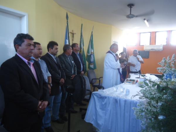 Familiares, amigos e autoridades d&atilde;o &uacute;ltimo adeus a ex-vice-prefeito Salom&atilde;o Ayres.(Imagem:FlorianoNews)
