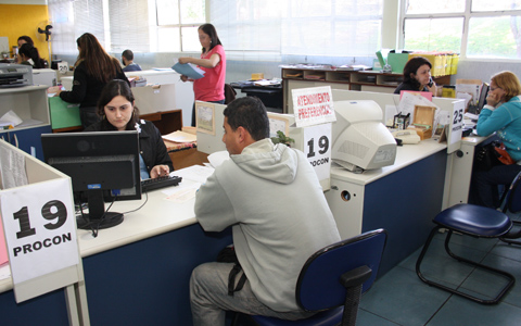 Procon baixa portaria para evitar cláusulas abusivas de escolas