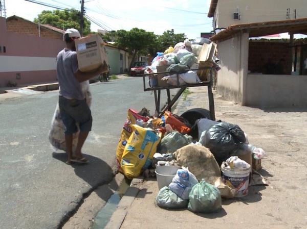 Após seis dias, garis encerram greve e coleta volta a ser feita em Teresina