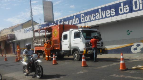 Ruas da cidade de Floriano recebem nova pintura e sinaliza&ccedil;&atilde;o.(Imagem:FlorianoNews)