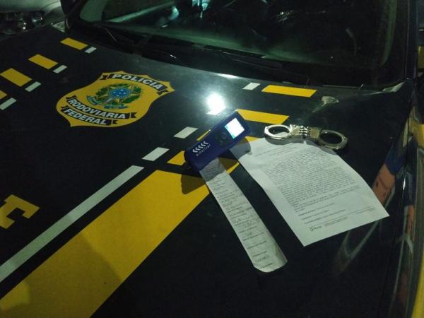 Condutor inabilitado e embriagado é preso pela PRF na BR 230 em Floriano