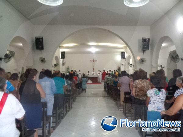 Missa do Lava-p&eacute;s re&uacute;ne fi&eacute;is na par&oacute;quia de Santo Ant&ocirc;nio em Bar&atilde;o de Graja&uacute;.(Imagem:FlorianoNews)