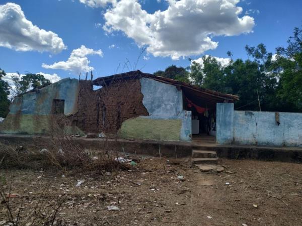 Ministério Público do Trabalho resgata 15 trabalhadores em local sem banheiro e com risco de desabam