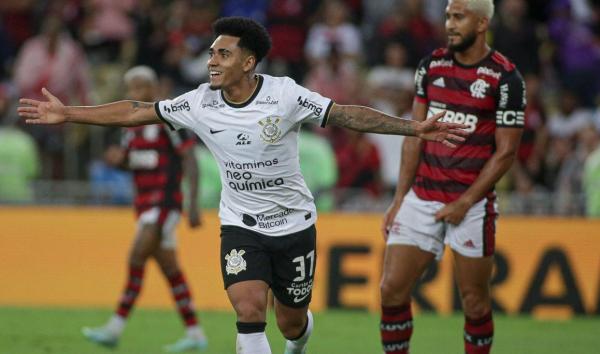 Corinthians derrota Flamengo no Maracanã e se garante na Libertadores