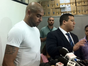 Adriano se diz 'aliviado' após baleada admitir que atirou dentro de carro