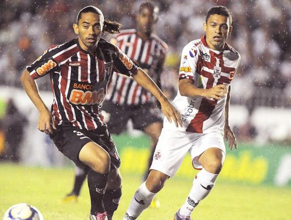 São Paulo empata com Vasco em São Januário e vê Libertadores longe