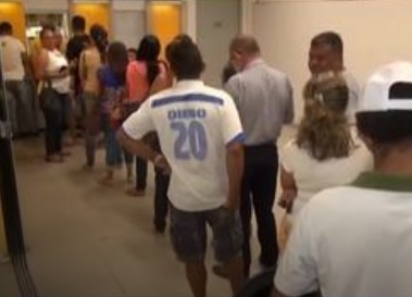 Clientes reclamam da falta de dinheiro em caixas eletrônicos na cidade de Floriano