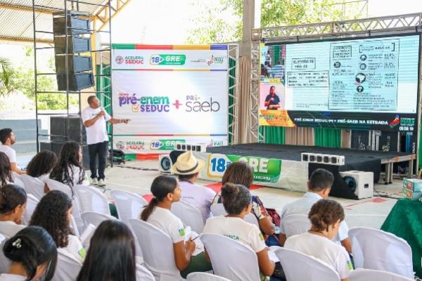 Seduc: Cerca de mil estudantes participam de revisão com foco no Enem e no SAEB