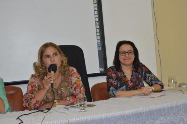 Promotora discute viol&ecirc;ncia contra a mulher na m&iacute;dia em debate na Uespi.(Imagem:Cidadeverde.com)