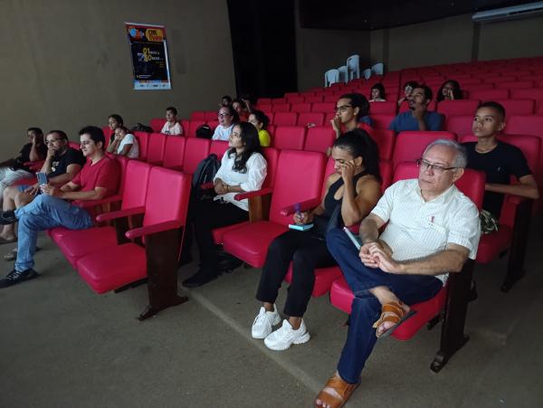 Cineasta Franklin Pires ministra oficina de cinema de baixo or&ccedil;amento em Floriano atrav&eacute;s do projeto Cine Maria(Imagem:FlorianoNews)
