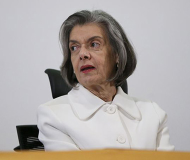 Ministra suspende decisões judiciais que determinaram operações em universidades
