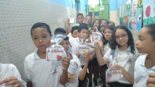 Escola Pequeno Pr&iacute;ncipe realiza Palestra sobre alimenta&ccedil;&atilde;o saud&aacute;vel e ervas medicinais.(Imagem:EPP)