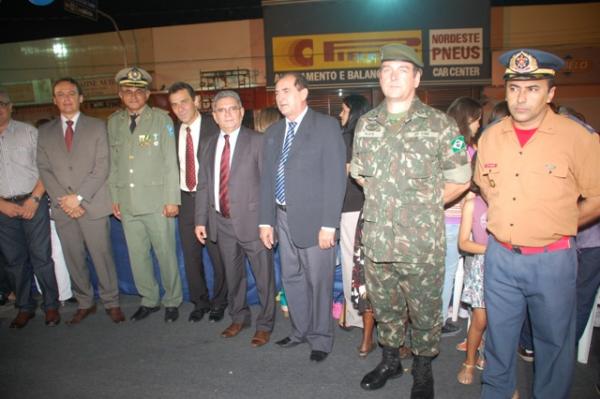 Florianenses prestigiaram o desfile c&iacute;vico militar de 7 de Setembro.(Imagem:Waldemir Miranda)