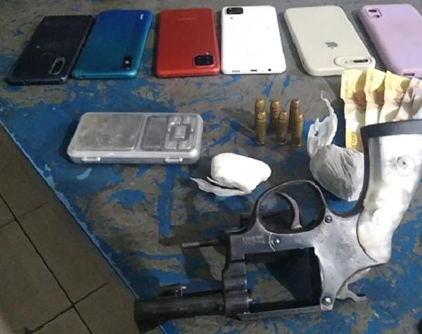Operação Policial em Floriano resulta na prisão de indivíduos por tráfico e porte ilegal de arma