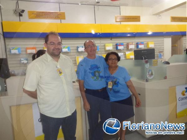 Crian&ccedil;as ganham presentes do Papai Noel dos Correios em Floriano.(Imagem:FlorianoNews)