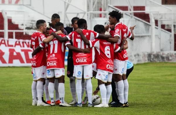  4 de Julho ainda sonha com a a classifica&ccedil;&atilde;o.(Imagem:S&aacute;vio Ryan/4 de Julho )