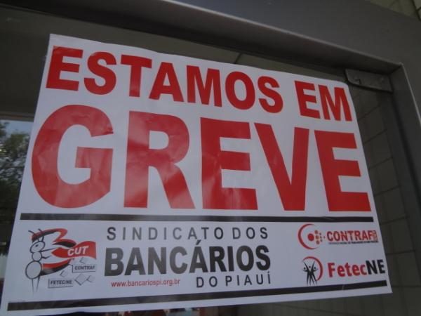Greve fecha ag&ecirc;ncias banc&aacute;rias em Floriano.(Imagem:FlorianoNews)