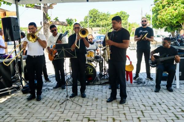 129 ANOS: Prefeitura de Floriano inaugura estátua em homenagem ao educador Dr. Manoel Sobral Neto(Imagem:Secom)