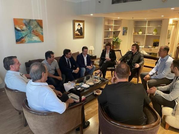 Ciro Nogueira e Bolsonaro se reúnem com presidente eleito da Argentina