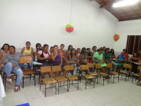 Escolas Municipais de Floriano realizam festa para M&atilde;es.(Imagem: FlorianoNews)