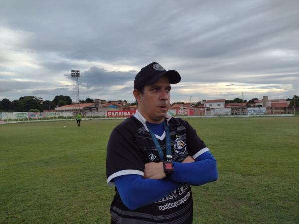 Toninho Pesso, t&eacute;cnico do Corisabb&aacute;(Imagem:FlorianoNews)