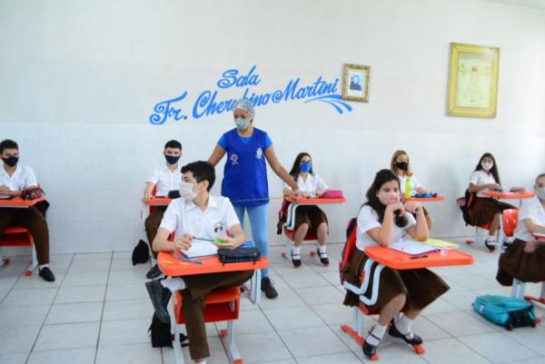VISA de Floriano fiscaliza cumprimento de medidas sanitárias em escolas particulares