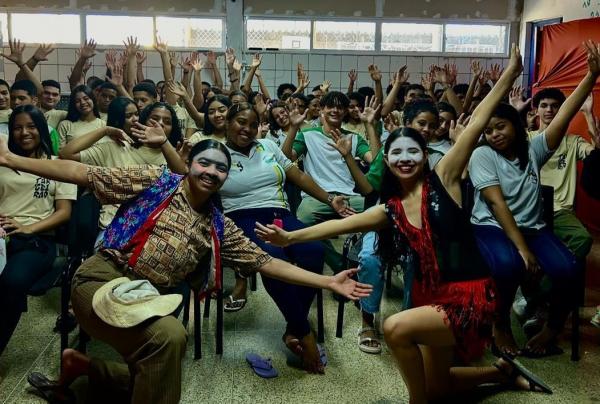 Grupo Utopia apresenta a XVII Mostra de Teatro "Aqui tem Cultura" no bairro São João