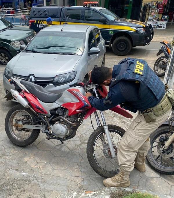 PRF apreende motocicleta com sinais de adulteração em Floriano