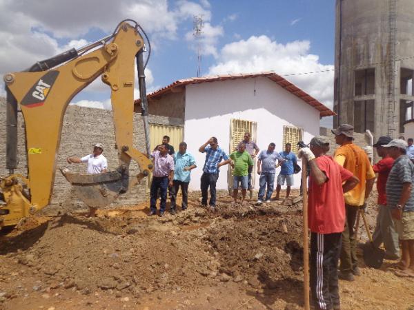 Prefeitura de Bar&atilde;o de Graja&uacute; d&aacute; in&iacute;cio &agrave;s obras de amplia&ccedil;&atilde;o da rede de distribui&ccedil;&atilde;o de &aacute;gua.(Imagem:FlorianoNews)