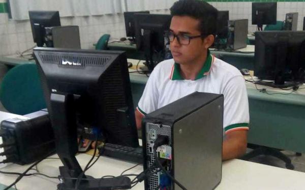 Francisco Daniel Aguiar, um dos medalhista de matem&aacute;tica.(Imagem: Arquivo Pessoal)